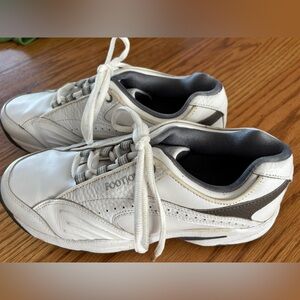 Golf shoes. Foot joy brand. Style 98621. Size 8 1/2.